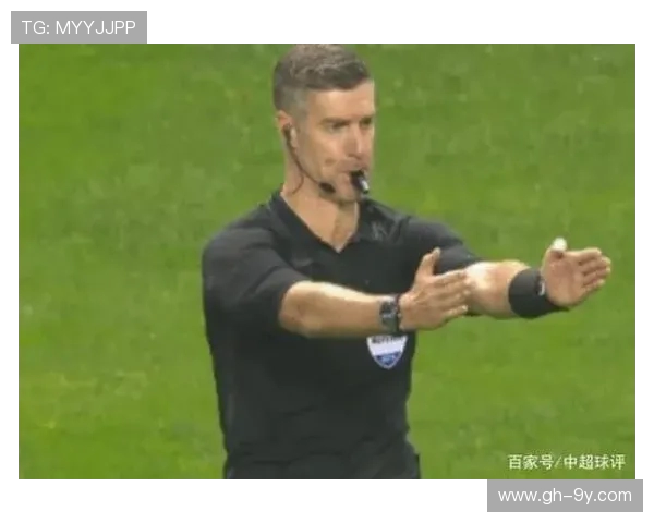 当足球教练开始讲段子连裁判都笑得忘了吹哨